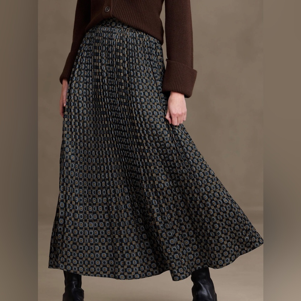 NEW Banana Republic Pleated Maxi Skirt Size 2